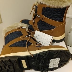 Bearpaw winter boots. Women size 7. Waterproof.